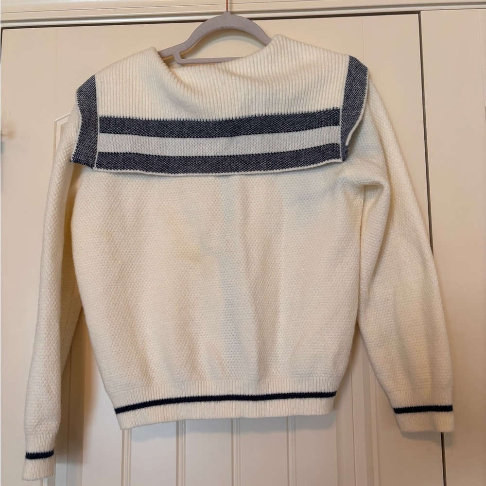 Chic White Cardigan with Blue Trim - Picture 2 of 3